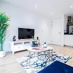 Canary Wharf-10% Discount-Fibre Wifi-5Mins To Tube