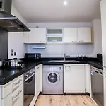 Canary Wharf-10% Discount-Fibre Wifi-5Mins To Tube