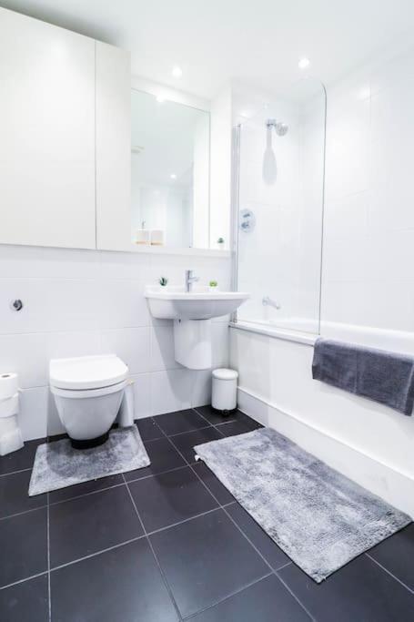 Apartamento Canary Wharf-10% Discount-fibre Wifi-5mins To Tube *