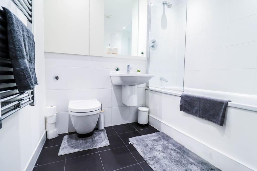 Canary Wharf-10% Discount-fibre Wifi-5mins To Tube Londres