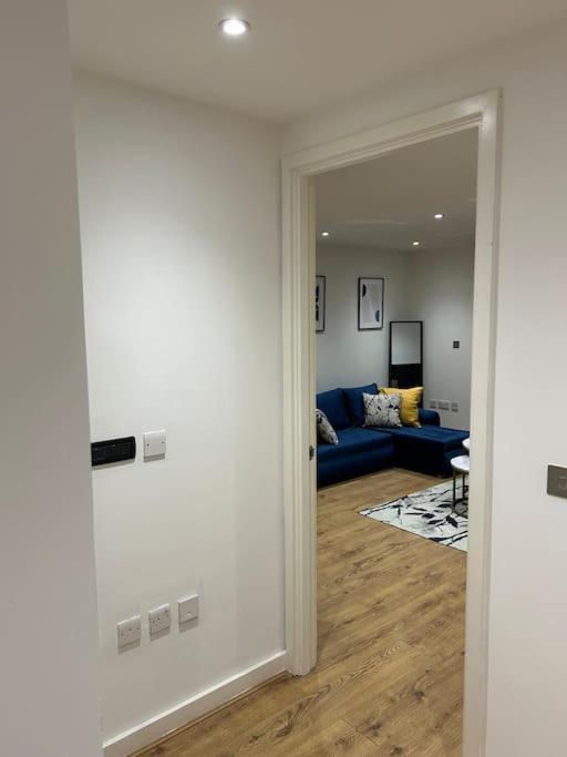 Canary Wharf-10% Discount-fibre Wifi-5mins To Tube